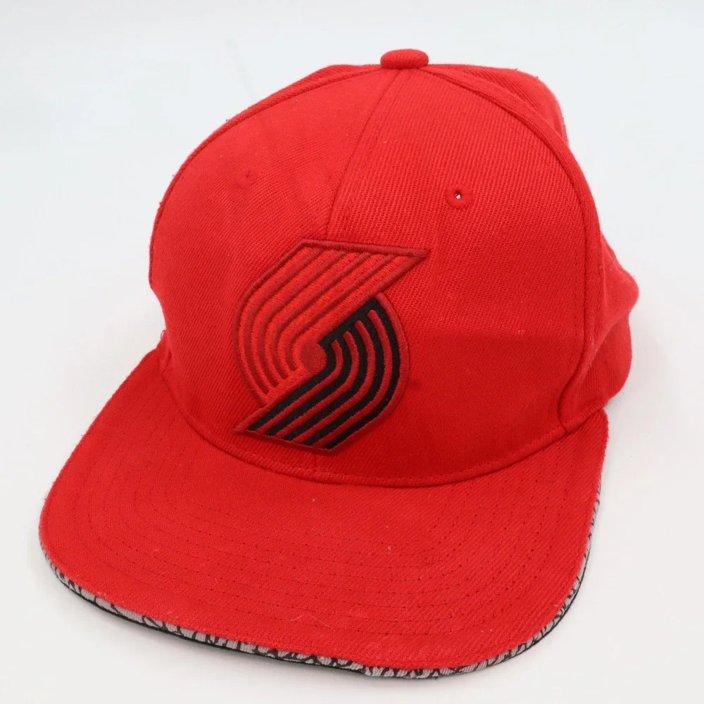 Mitchell & Ness Portland Trail Blazers Hat Mens‎ OSFM Red Snapback NBA Flat Brim